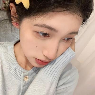 衣衫褴褛的罗尼